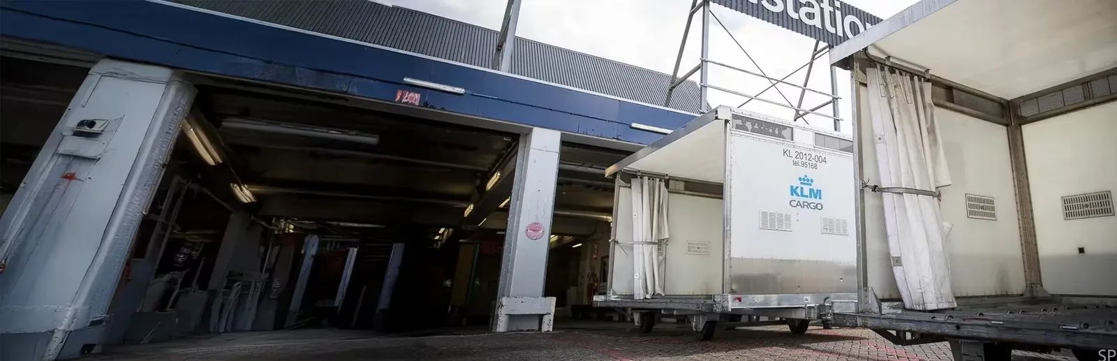 Amsterdam Schiphol animal arrival facility or airport guide