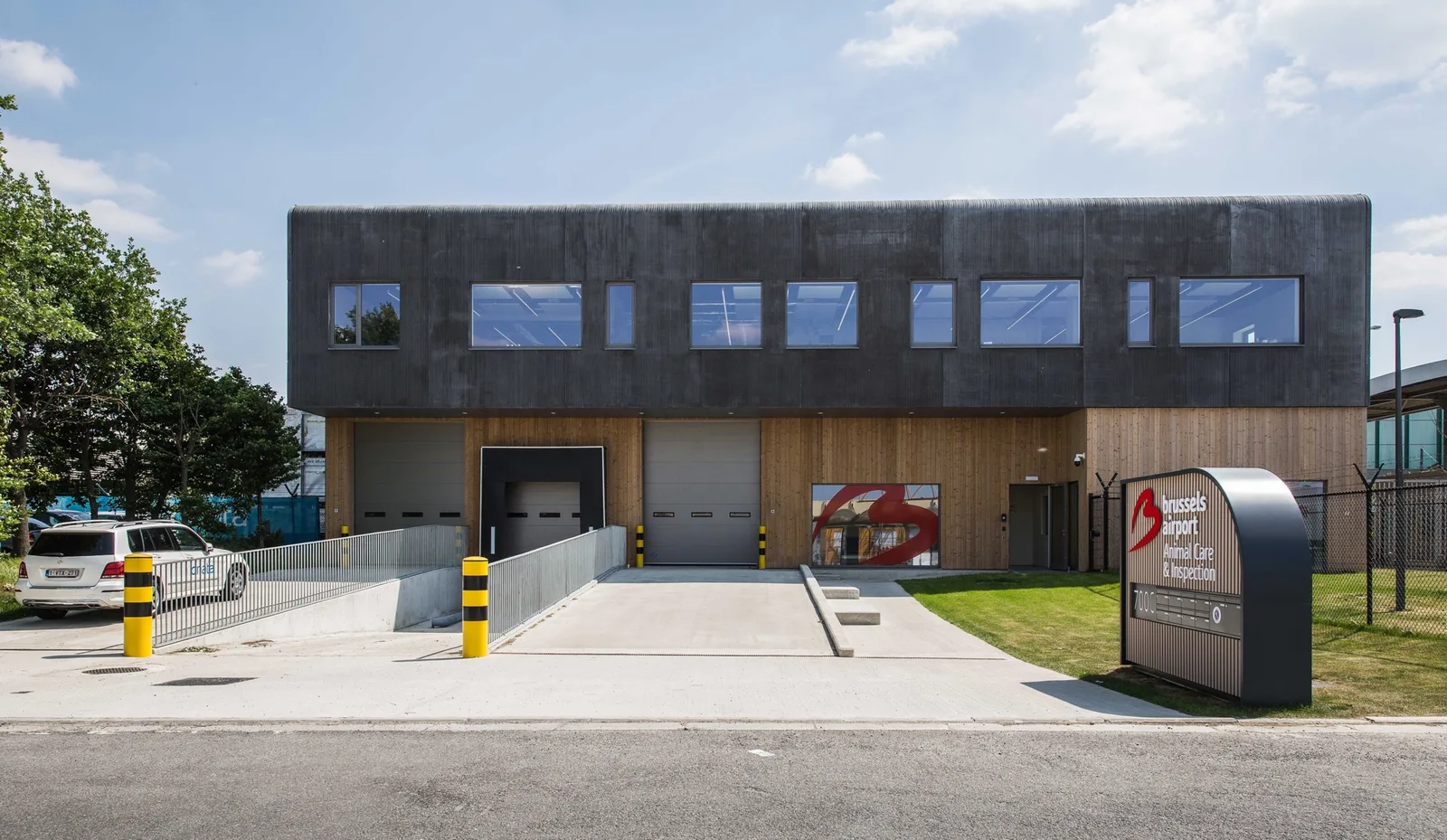 Brussels Airport animal arrival facility or airport guide